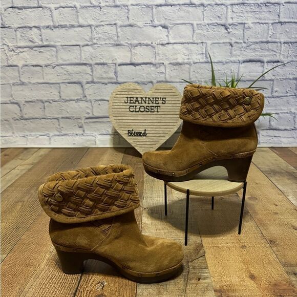 UGG Lynnea Arroyo Boots Brown Woven Suede Studded Clog Heels Womens Sz 6 - Picture 2 of 12